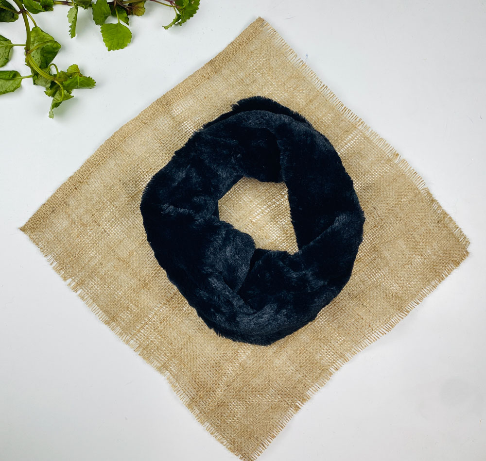 تخفیف یلدایی _ شال رینگی طرح خز دار رینگی گردنی مشکی رنگ - فری سایز