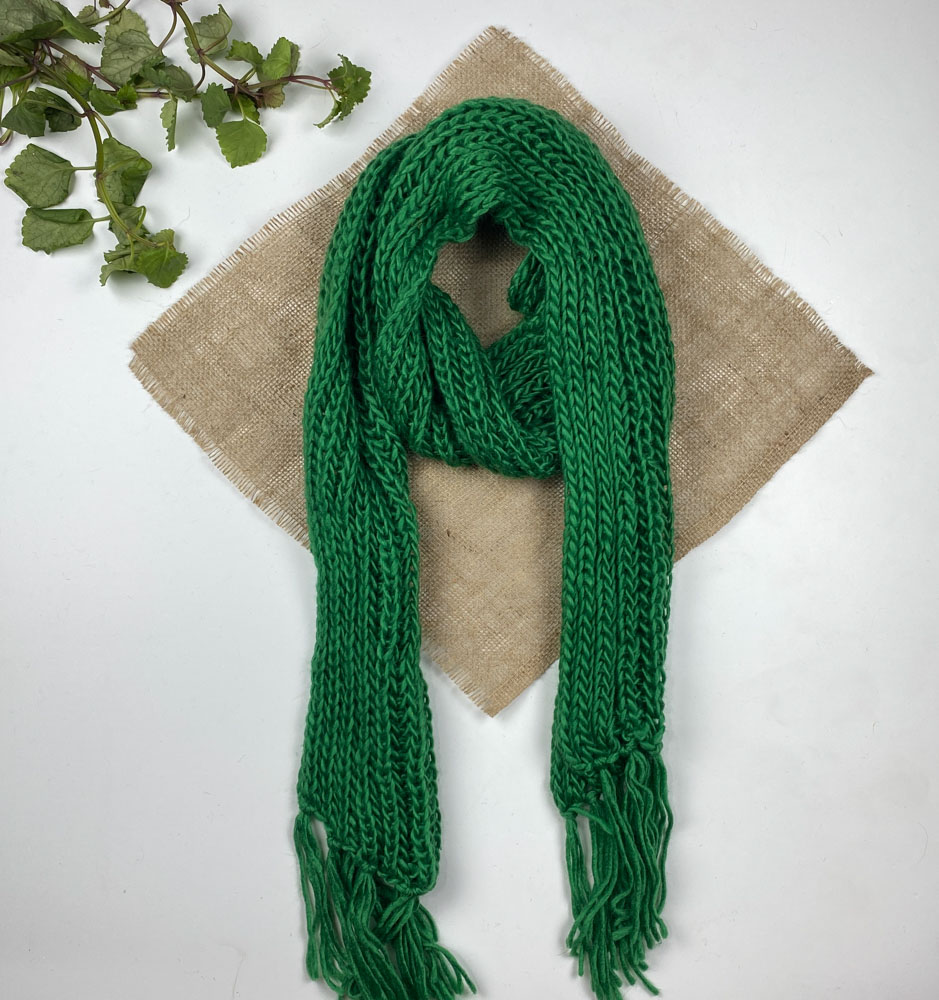 تخفیف یلدایی _ شال گردن طرح بافت ریز ریش ریش سبز رنگ - فری سایز