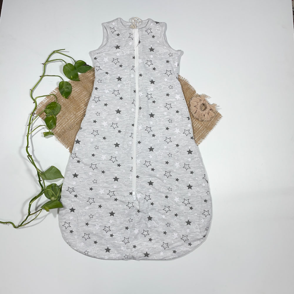 کیسه خواب نوزادی آستین کوتاه برند Poco Plano طرح ستاره ستاره ای طوسی روشن رنگ - 0 تا 6 ماه