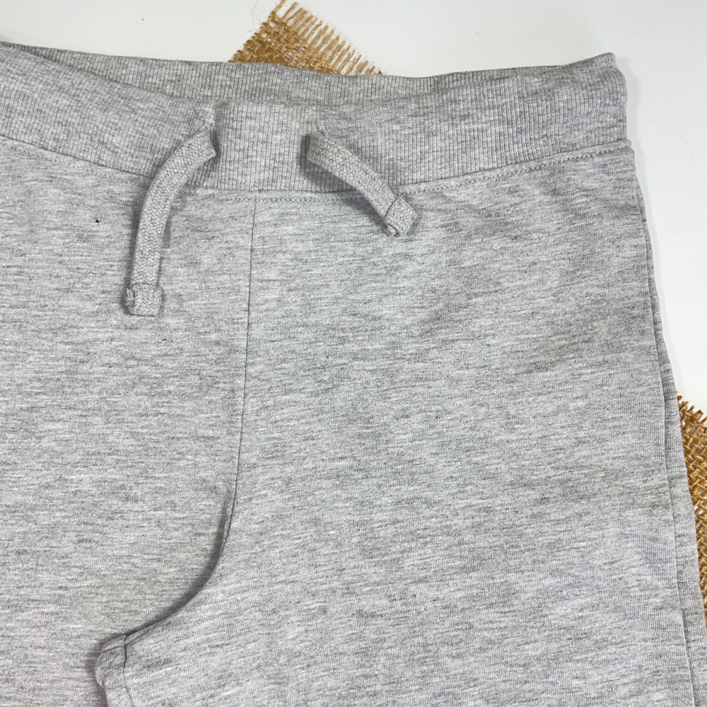 شلوارک کمر کش طوسی روشن رنگ - 8 تا 10 سال