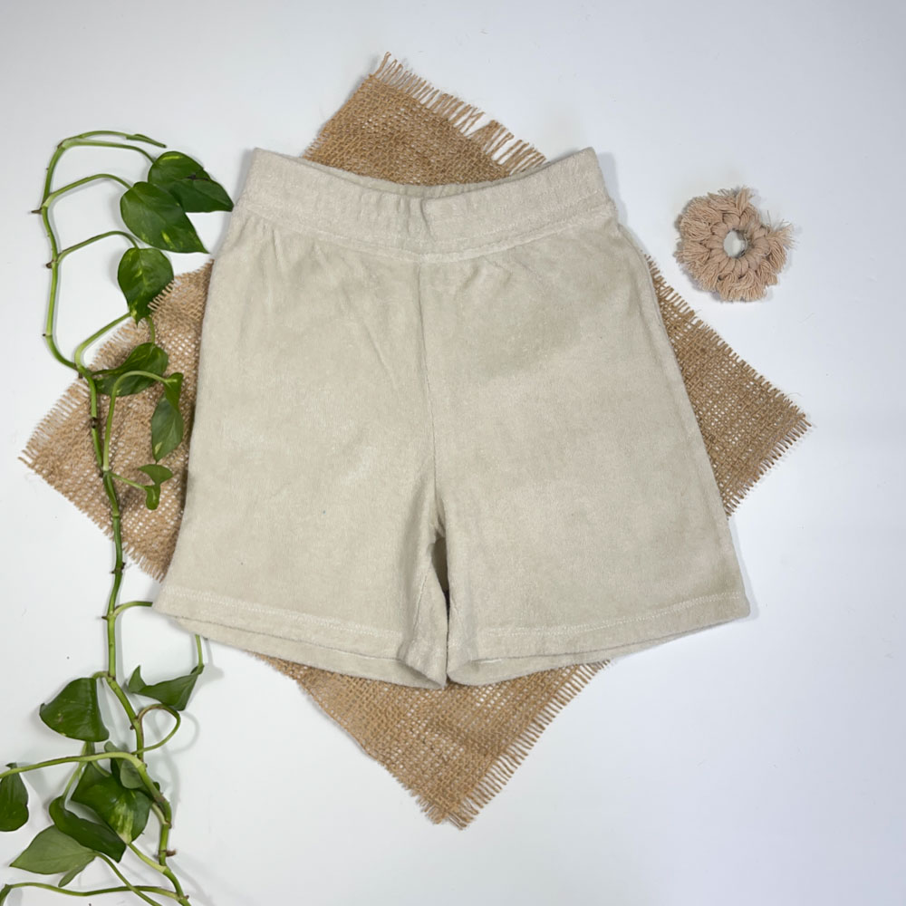 شلوارک پسرانه برند Iupilu طرح پشت جیب دار کمر کش شیری رنگ - 4 تا 6 سال