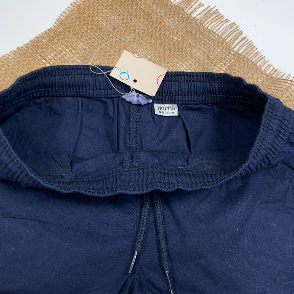 شلوارک پسرانه برند Iupilu طرح جلو جیب دار کمر کش و لبه پاکتی سرمه ای رنگ - 4 تا 6 سال