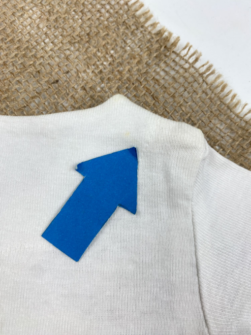 ایراد دار _ بادی نوزادی آستین کوتاه برند Obaibi طرح خرس کوچولو یقه هفت مدل کج دکمه ای سفید رنگ - 3 ماه