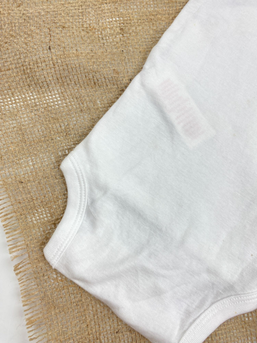 ایراد دار _ بادی نوزادی آستین کوتاه برند Obaibi طرح خرس کوچولو یقه هفت مدل کج دکمه ای سفید رنگ - 3 ماه