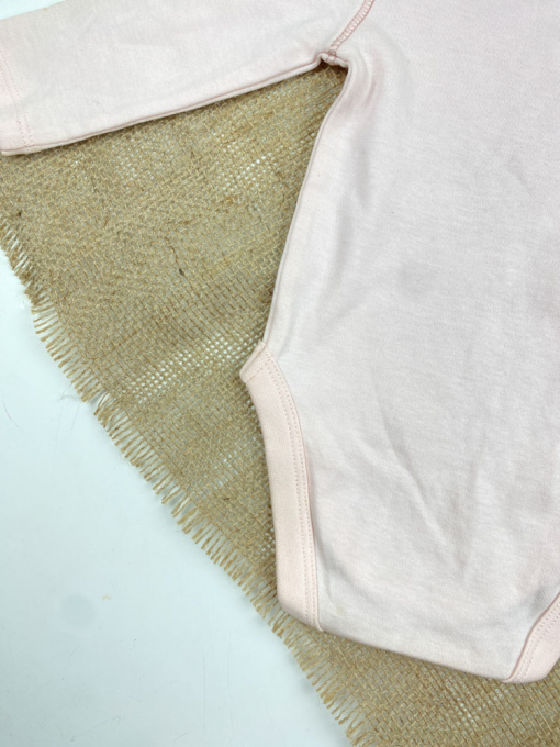 ایراد دار _ بادی نوزادی دخترانه آستین بلند طرح نوشته لاتین طرح BABY یقه گرد ساده صورتی کمرنگ - 0 تا 3 ماه