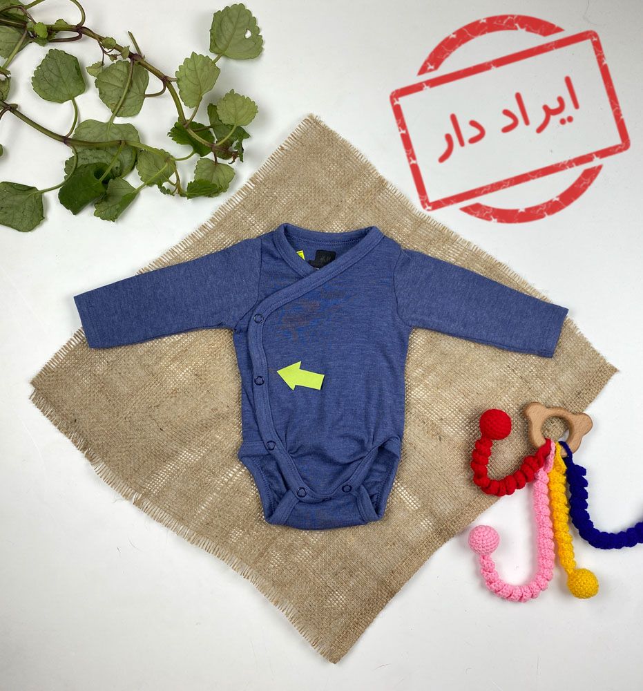 ایراد دار _ بادی نوزادی آستین بلند طرح ساده یقه هفت جلو به حالت کج دکمه دارد نیلی رنگ - 0 تا 1 ماه