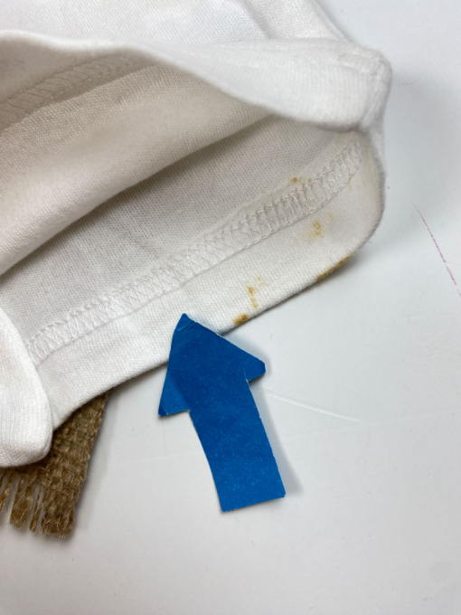 ایراد دار _ رامپر نوزادی دخترانه آستین کوتاه طرح طرح کلبه یقه گرد پشت دکمه ای سفید رنگ