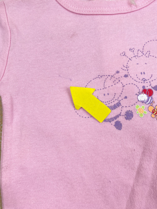 ایراد دار _ رامپر نوزادی دخترانه آستین کوتاه طرح زنبور یقه گرد پشت دکمه ای صورتی رنگ