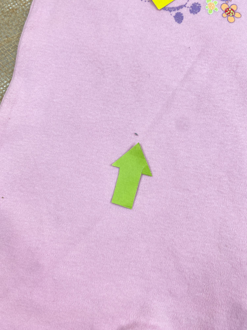 ایراد دار _ رامپر نوزادی دخترانه آستین کوتاه طرح زنبور یقه گرد پشت دکمه ای صورتی رنگ