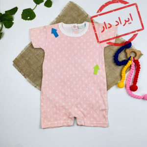 ایراد دار _ رامپر نوزادی دخترانه آستین کوتاه طرح خرس خرسی یقه گرد پشت دکمه دارد صورتی رنگ