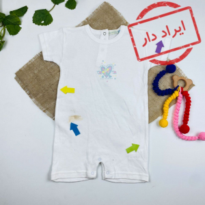 ایراد دار _ رامپر نوزادی دخترانه آستین کوتاه طرح قلب و پروانه یقه گرد پست دکمه ای سفید رنگ