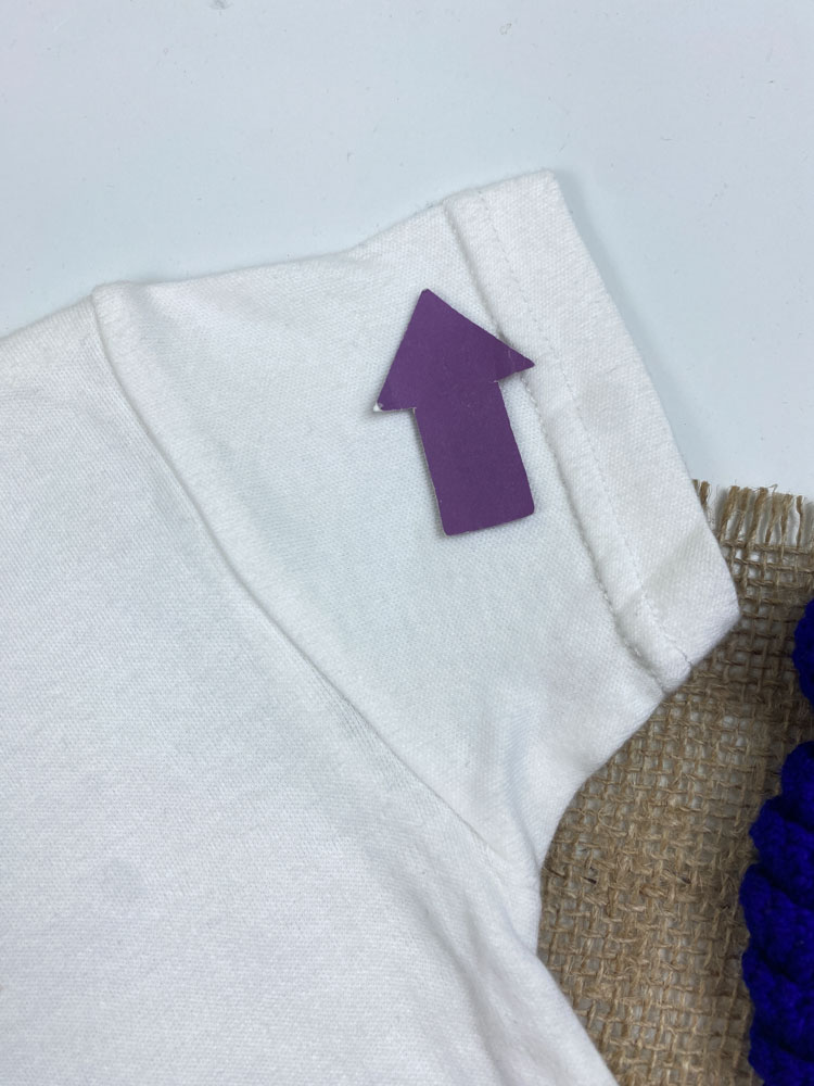 ایراد دار _ رامپر نوزادی دخترانه آستین کوتاه طرح قلب و پروانه یقه گرد پست دکمه ای سفید رنگ