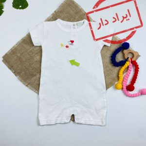 ایراد دار _ رامپر نوزادی آستین کوتاه طرح زنبور و گل یقه گرد پشت دکمه ای سفید رنگ