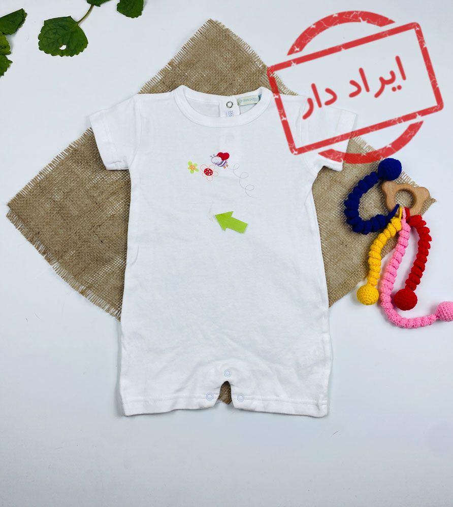 ایراد دار _ رامپر نوزادی آستین کوتاه طرح زنبور و گل یقه گرد پشت دکمه ای سفید رنگ