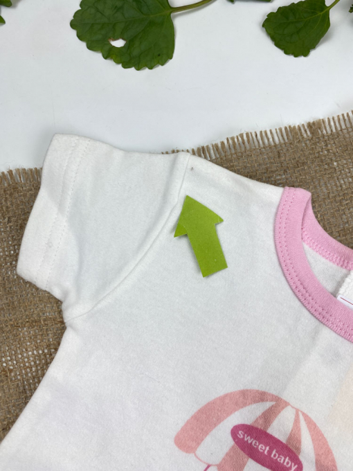 ایراد دار _ رامپر نوزادی آستین کوتاه طرح خرس و چتر یقه گرد پشت دکمه ای سفید رنگ