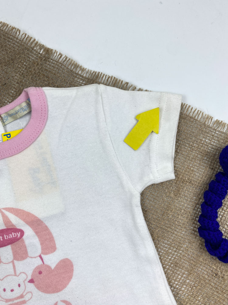 ایراد دار _ رامپر نوزادی آستین کوتاه طرح خرس و چتر یقه گرد پشت دکمه ای سفید رنگ