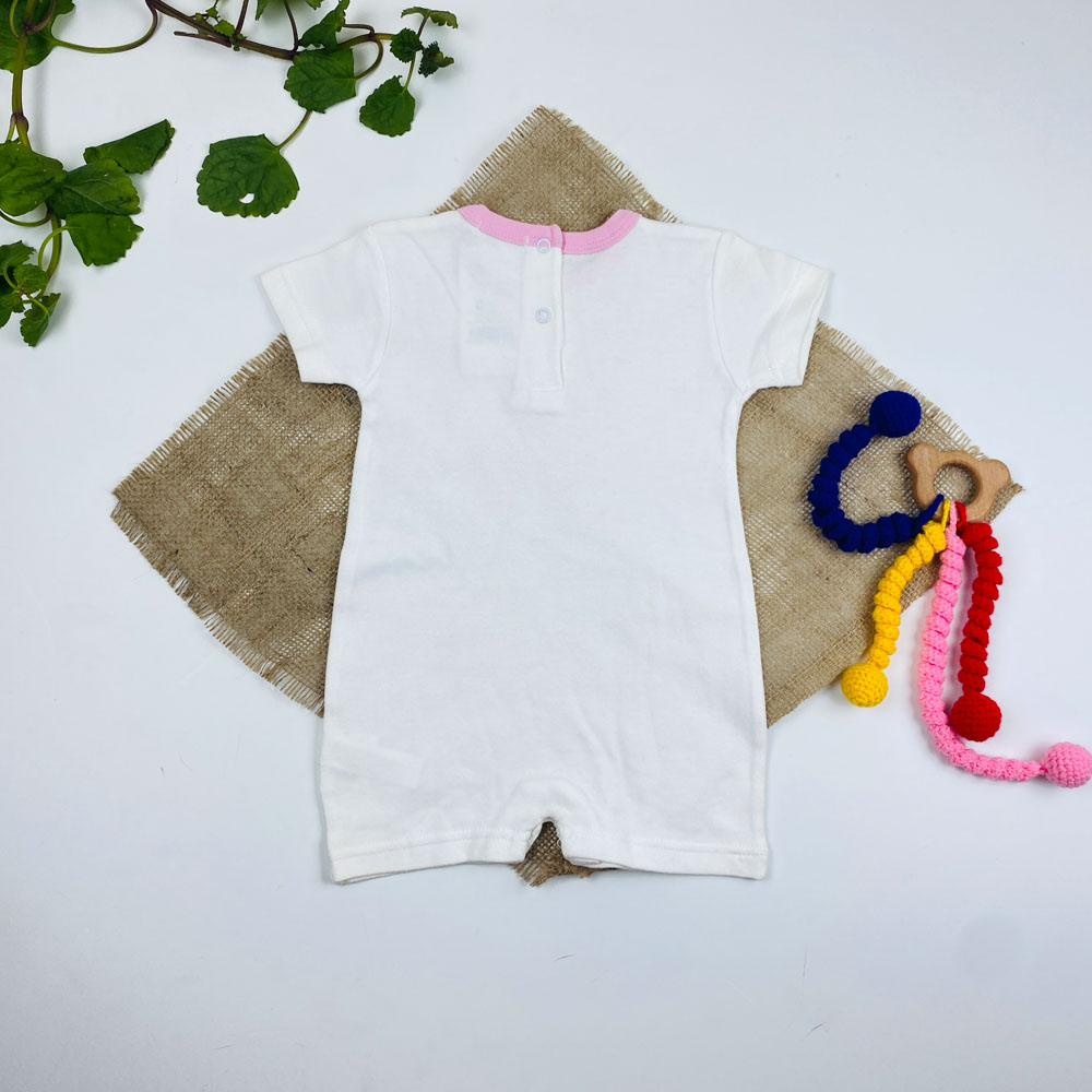 ایراد دار _ رامپر نوزادی آستین کوتاه طرح خرس و چتر یقه گرد پشت دکمه ای سفید رنگ