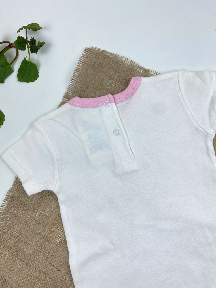 ایراد دار _ رامپر نوزادی آستین کوتاه طرح خرس و چتر یقه گرد پشت دکمه ای سفید رنگ