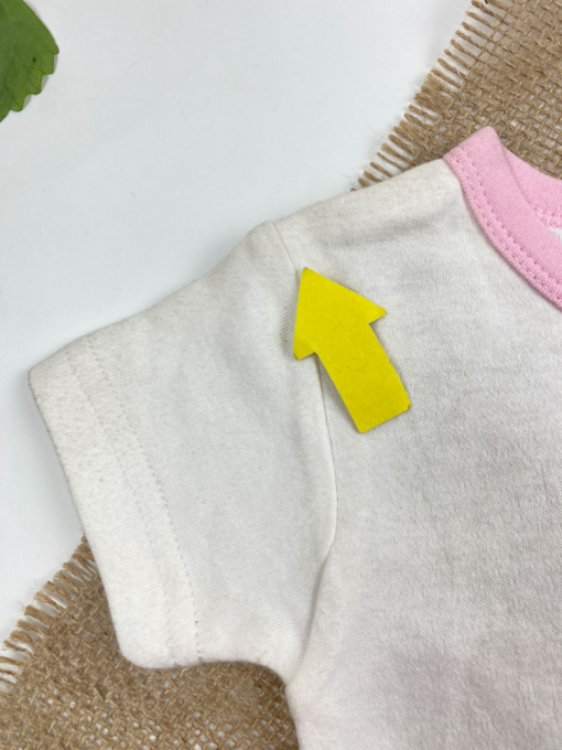 ایراد دار _ رامپر نوزادی آستین کوتاه طرح فیل یقه گرد پشت دکمه ای سفید رنگ