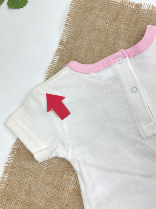 ایراد دار _ رامپر نوزادی آستین کوتاه طرح فیل یقه گرد پشت دکمه ای سفید رنگ