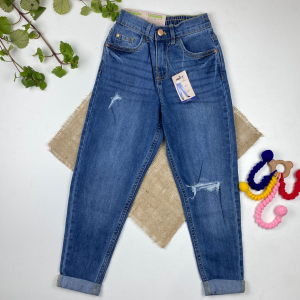 شلوار جین mom fit برند pepperts طرح جیب دار زاپ دار و کمرکش دار آبی رنگ