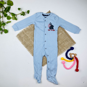 سرهمی نوزادی آستین بلند برند لوپیلو طرح خرگوش جلو دکمه ای جورابی آبی روشن رنگ