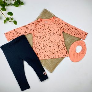 ست بلوز و شلوار نوزادی دخترانه آستین بلند برند لوپیلو طرح خال خالی یقه گرد دو دکمه ای گلبهی رنگ