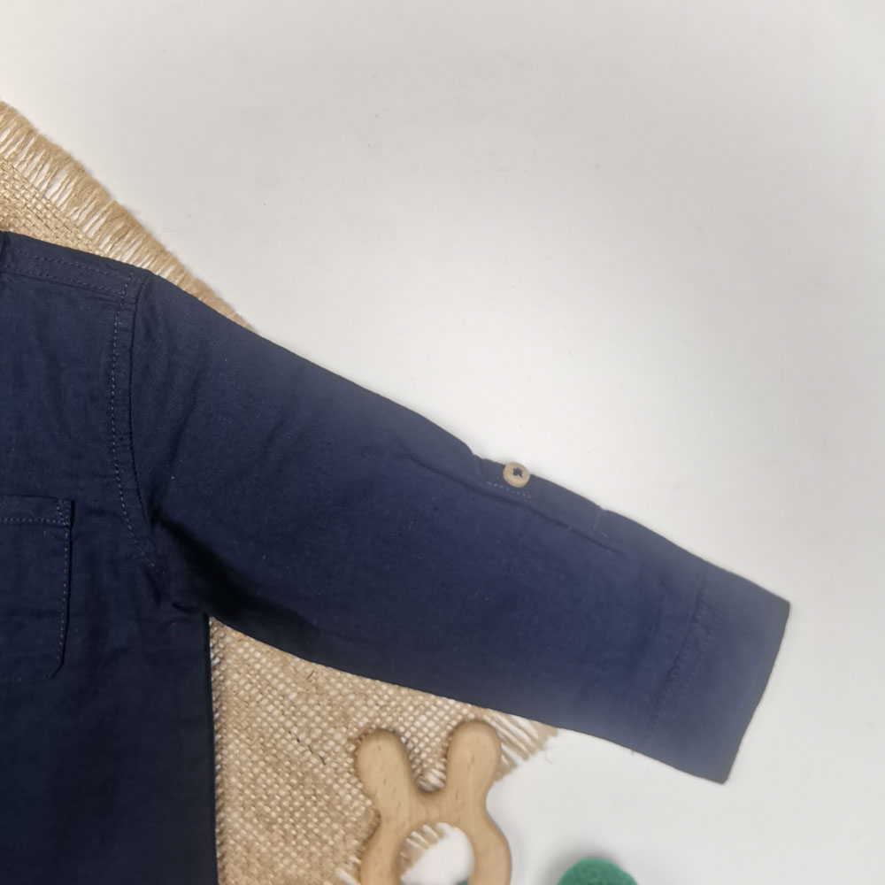 بلوز نوزادی پسرانه آستین بلند برند لوپیلو طرح دکمه ای جیب دار سرمه ای رنگ