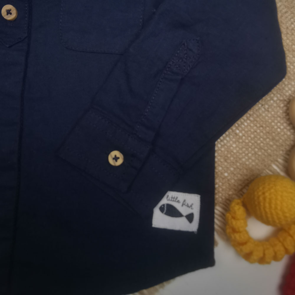 بلوز نوزادی پسرانه آستین بلند برند لوپیلو طرح دکمه ای جیب دار سرمه ای رنگ