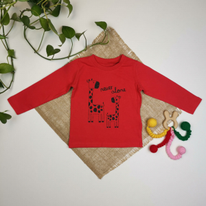 بلوز نوزادی پسرانه آستین بلند برند لوپیلو طرح زرافه قرمز رنگ