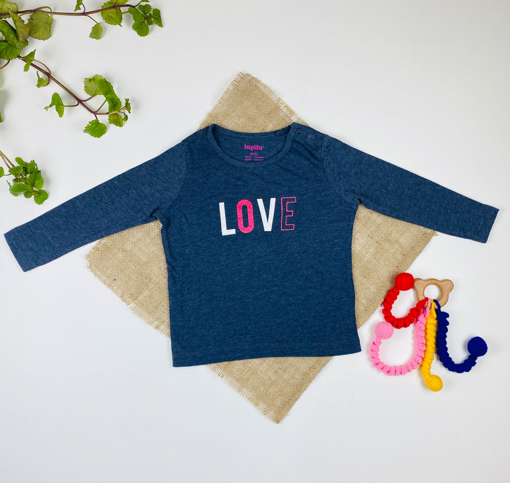 بلوز نوزادی دخترانه آستین بلند برند لوپیلو طرح نوشته دار سرشانه دکمه دار سرمه ای رنگ - 12 تا 24 ماه