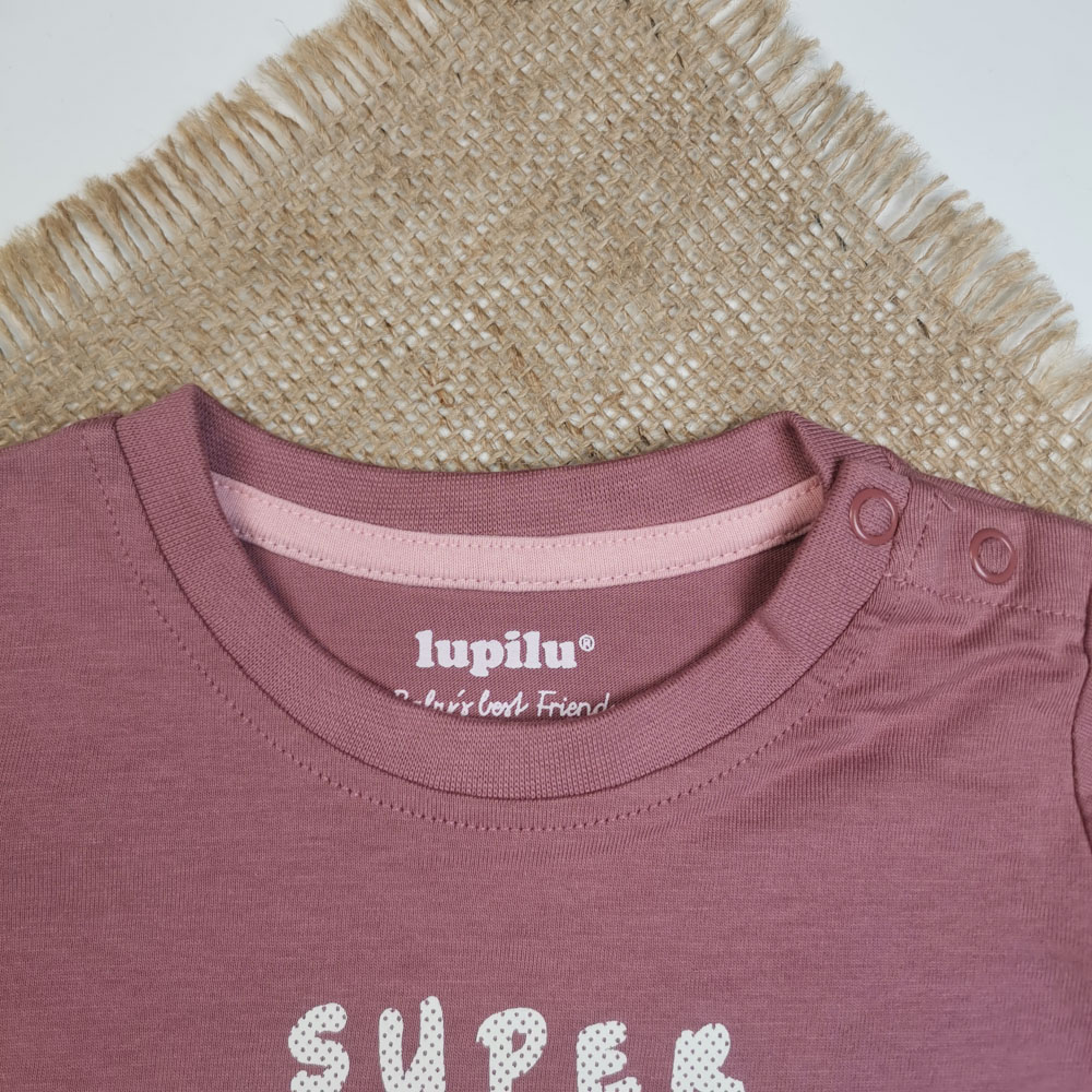 بلوز نوزادی دخترانه آستین بلند برند لوپیلو طرح نوشته دار سرشانه دکمه دار کالباسی تیره رنگ - 2 تا 6 ماه