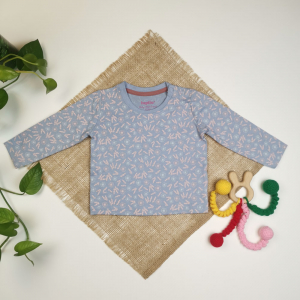 بلوز نوزادی دخترانه آستین بلند برند لوپیلو طرح گل سرشانه دکمه دار نیلی روشن رنگ - 2 تا 6 ماه