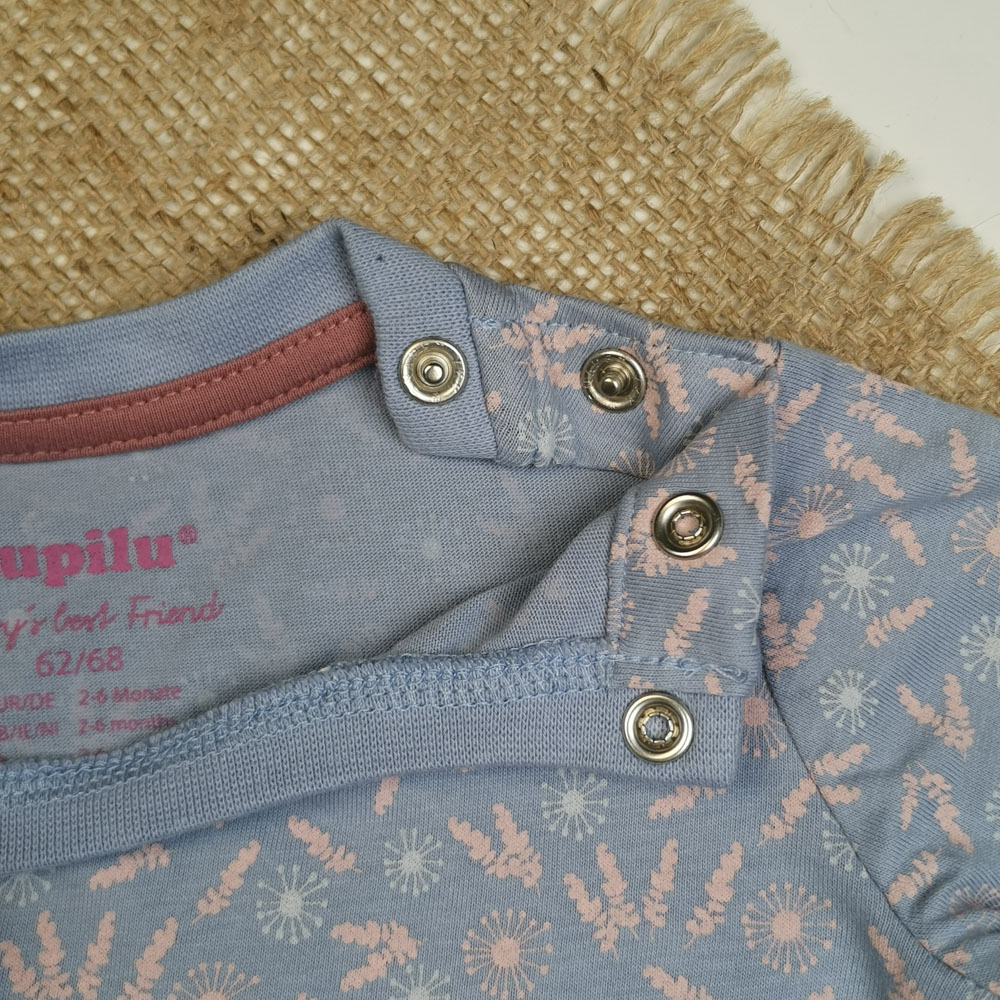 بلوز نوزادی دخترانه آستین بلند برند لوپیلو طرح گل سرشانه دکمه دار نیلی روشن رنگ - 2 تا 6 ماه