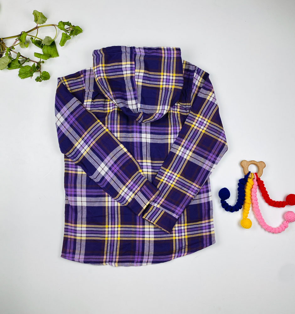بلوز آستین بلند طرح جهارخونه کلاهدار دکمه ای بنفش رنگ - 11 تا 12 سال