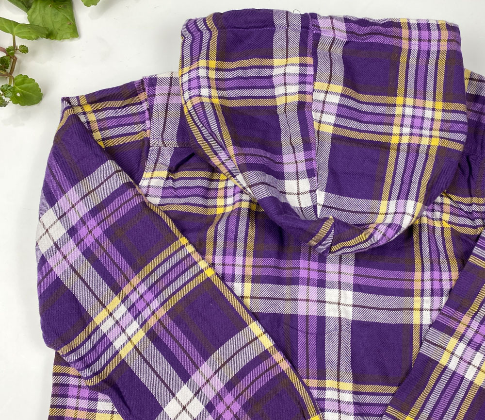 بلوز آستین بلند طرح جهارخونه کلاهدار دکمه ای بنفش رنگ - 11 تا 12 سال