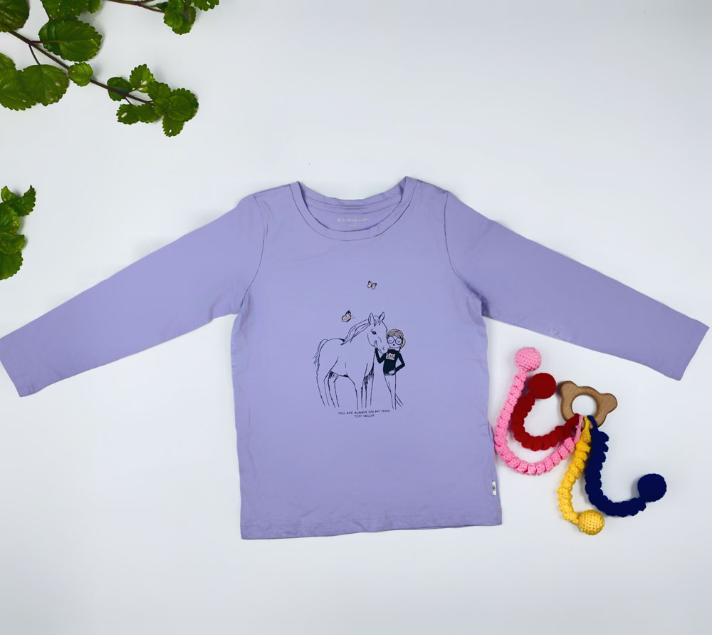بلوز دخترانه آستین بلند طرح اسب و دختر یقه گرد یاسی رنگ - 2 تا 3 سال
