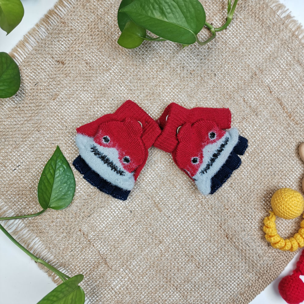 دستکش بافت نوزادی پسرانه طرح آدمک تبدیل شونده زرشکی رنگ - 12 تا 24 ماه