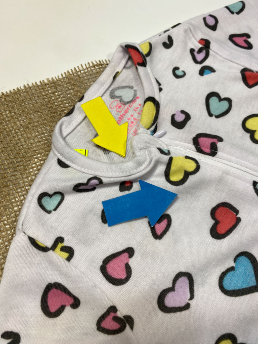 ایراد دار _ سرهمی نوزادی دخترانه آستین بلند طرح قلب قلبی بدون جوراب جلو زیپی سفید رنگ  - 0 تا 3 ماه