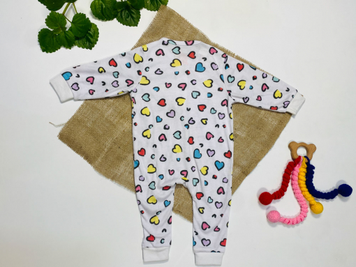 ایراد دار _ سرهمی نوزادی دخترانه آستین بلند طرح قلب قلبی بدون جوراب جلو زیپی سفید رنگ  - 0 تا 3 ماه