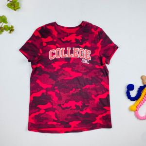 تیشرت طرح یقه گرد متن لاتین جگری رنگ - 6-8 سال