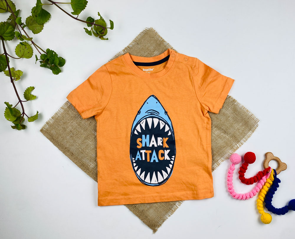 تیشرت نوزادی آستین کوتاه برند لوپیلو طرح یقه گرد دکمه دار دندون کوسه ای نارنجی روشن رنگ - 12 تا 24 ماه