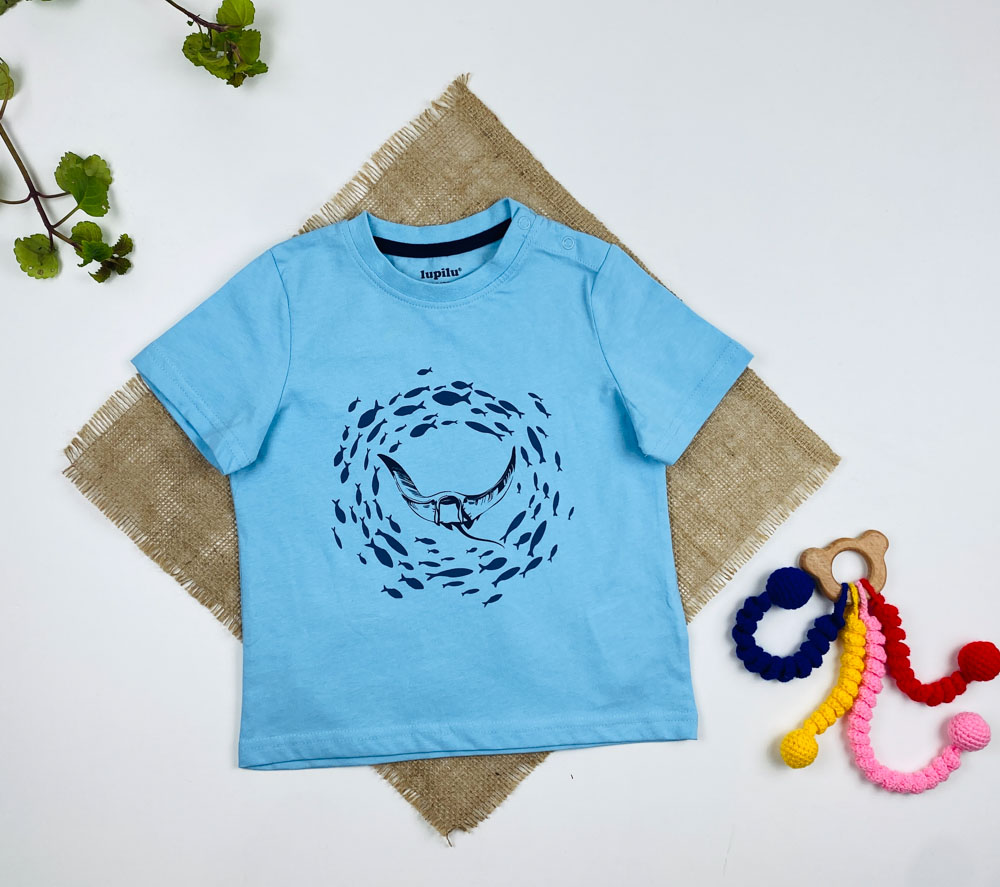 تیشرت نوزادی آستین کوتاه برند لوپیلو طرح یقه گرد دکمه دار نهنگ و ماهی ها آبی آسمانی رنگ - 12 تا 24 ماه