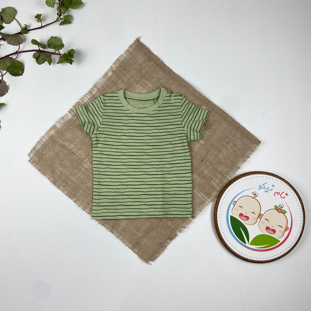 تیشرت نوزادی آستین کوتاه برند لوپیلو طرح راه راه یقه گرد دو دکمه سبز پسته ای رنگ - 2 تا 6 ماه