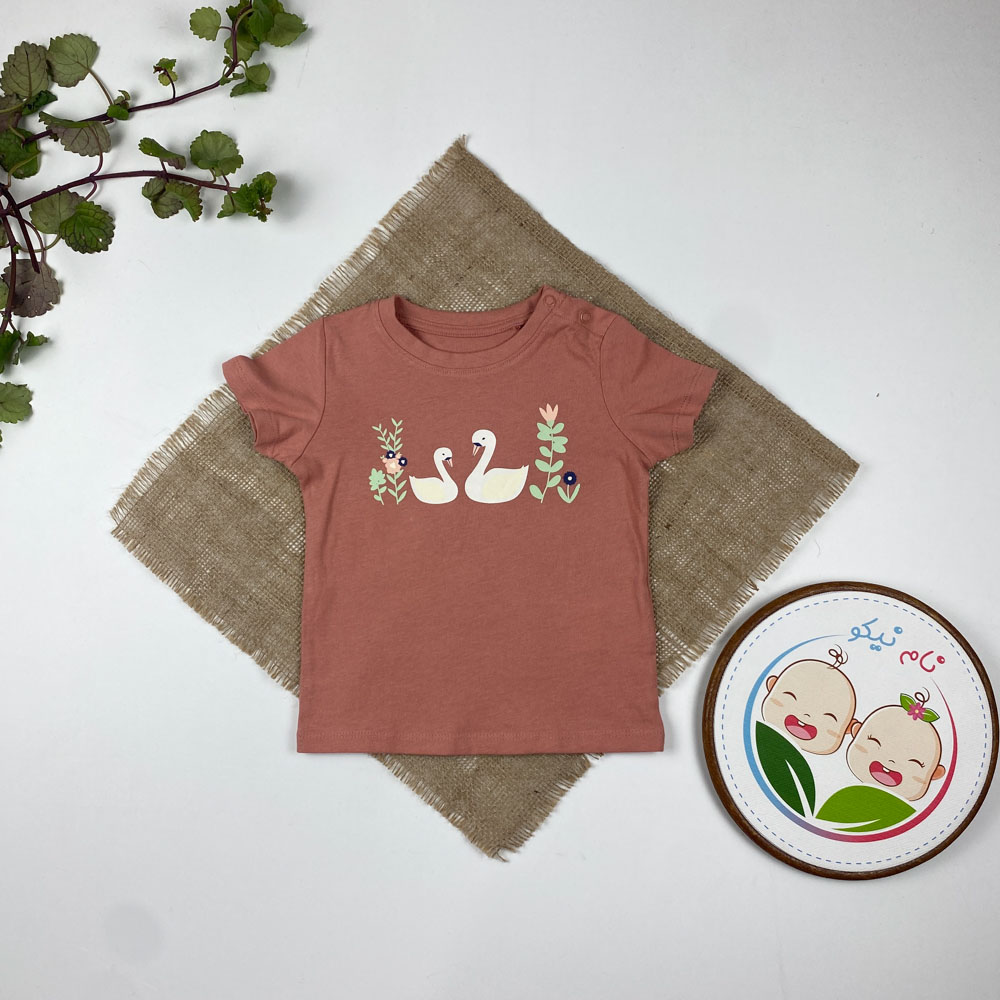 تیشرت نوزادی دخترانه آستین کوتاه برند لوپیلو طرح دو عدد قو یقه گرد دو دکمه ای کالباسی رنگ - 6 تا 12 ماه