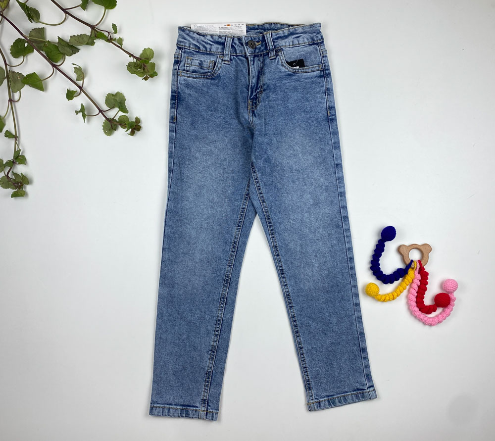 شلوار جین طرح کمر دکمه ای جیب دار یخی آبی رنگ