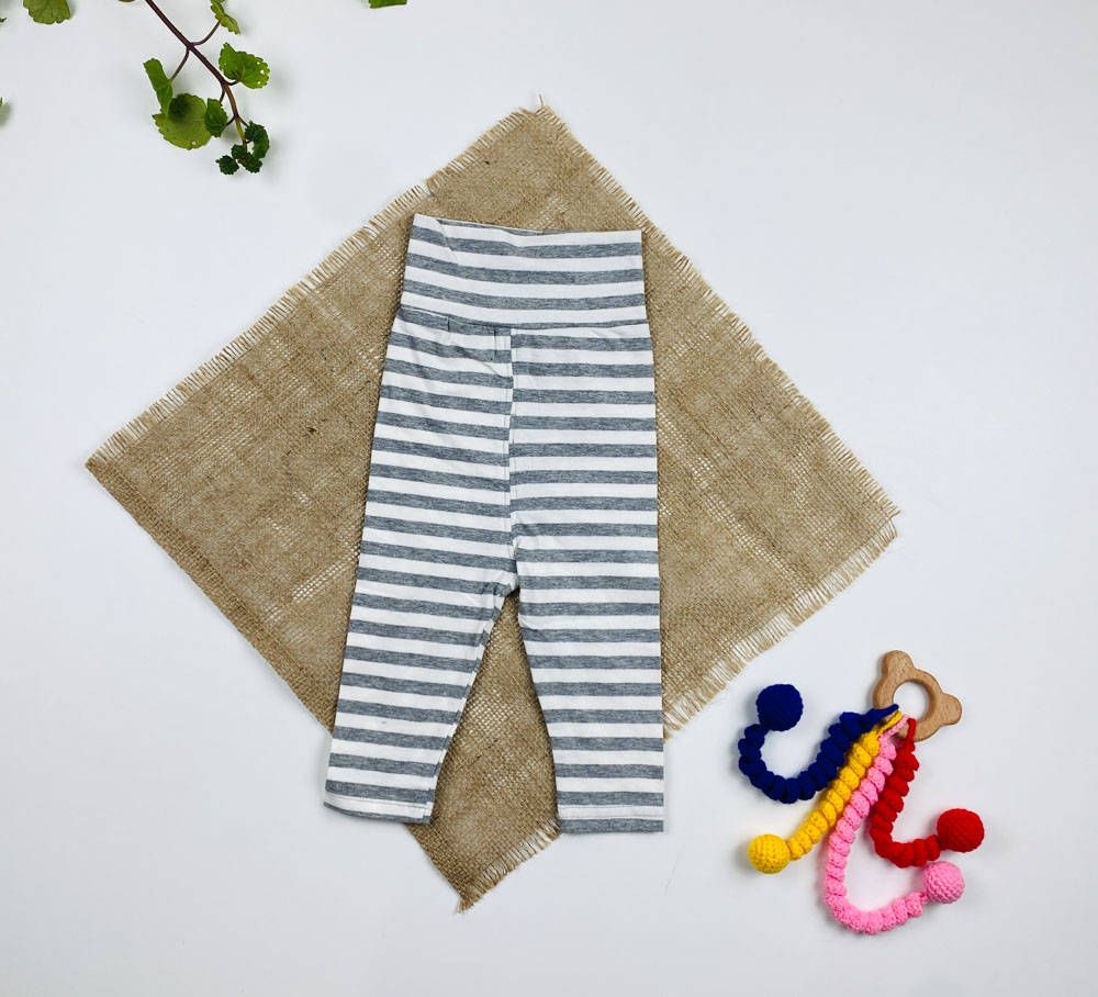 شلوار نوزادی ساده طرح راه راه کمرکش پهن سفید رنگ