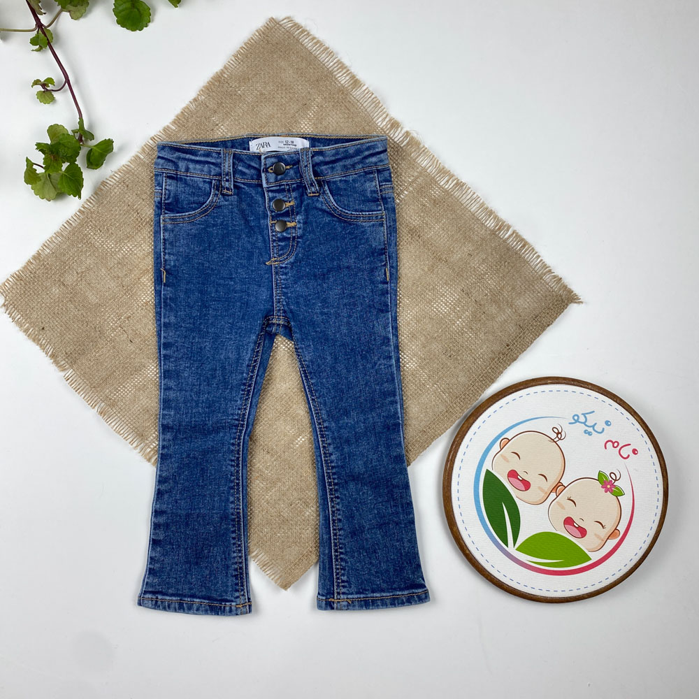شلوار جین نوزادی دخترانه آستین دمپا برند زارا طرح جیب دار سه دکمه ای سرمه ای رنگ