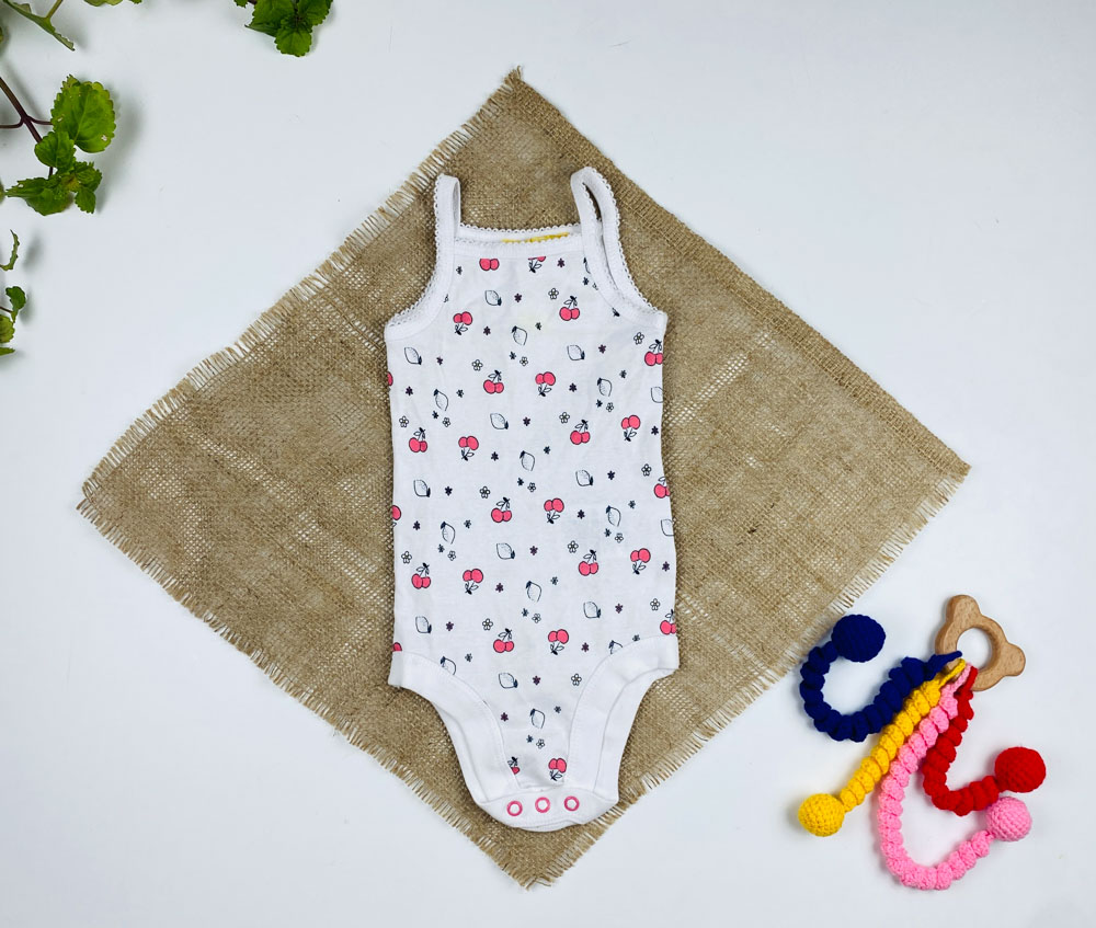 بادی نوزادی دخترانه آستین تاپ برند لوپیلو طرح گیلاس یقه خشتی سفید رنگ