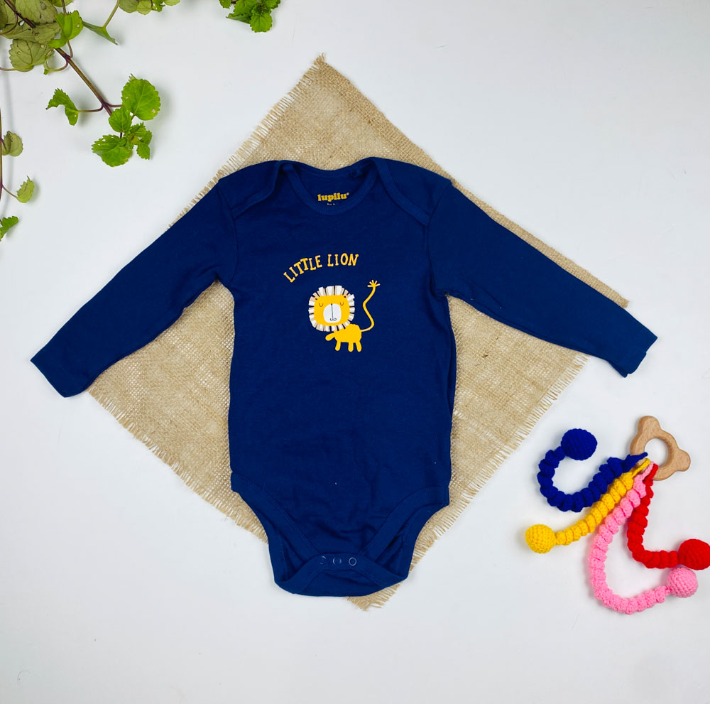 بادی نوزادی آستین بلند برند لوپیلو طرح شیر یقه گرد سرمه ای رنگ - 6 تا 12 ماه